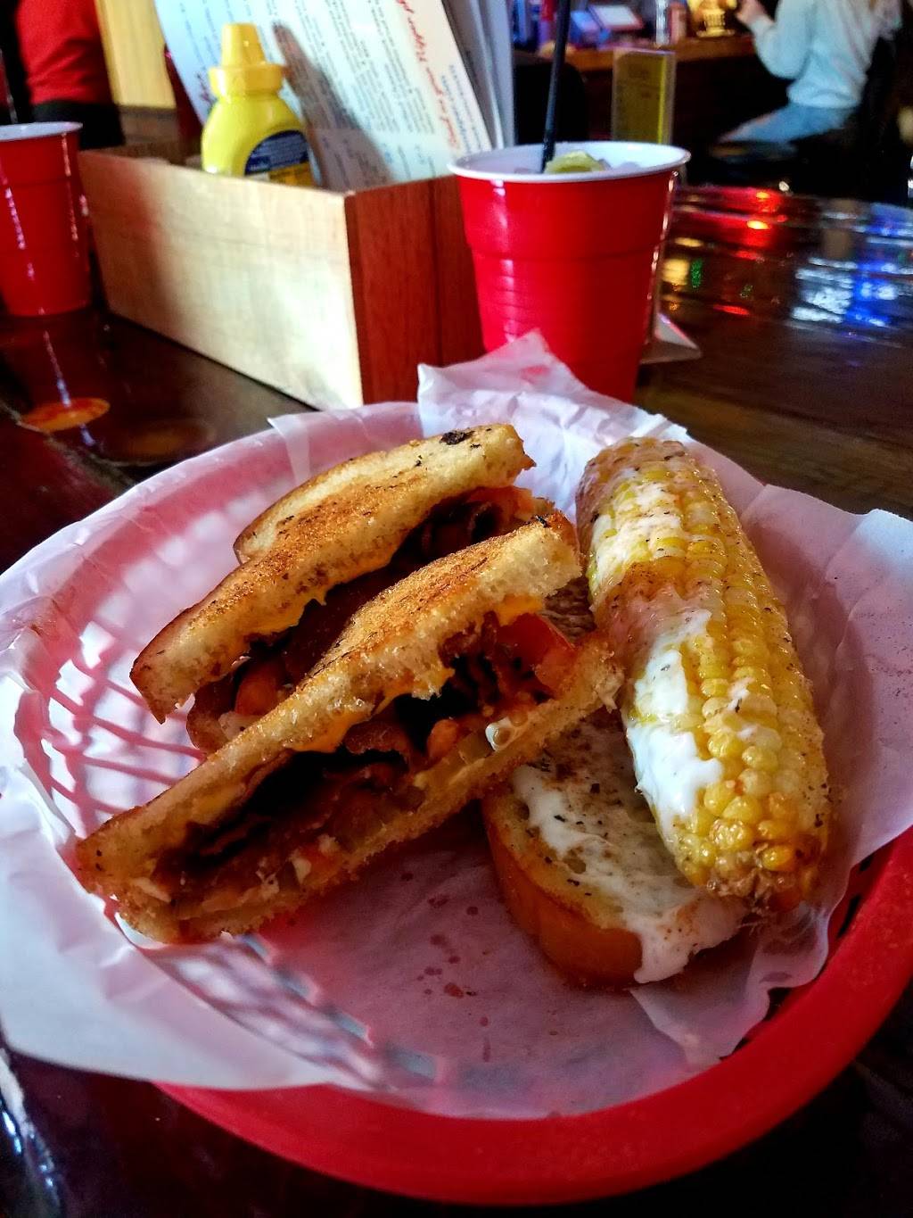 Kellys Little Nipper | restaurant | 1701 E Grand Ave, Des Moines, IA 50316, USA | 5152652031 OR +1 515-265-2031