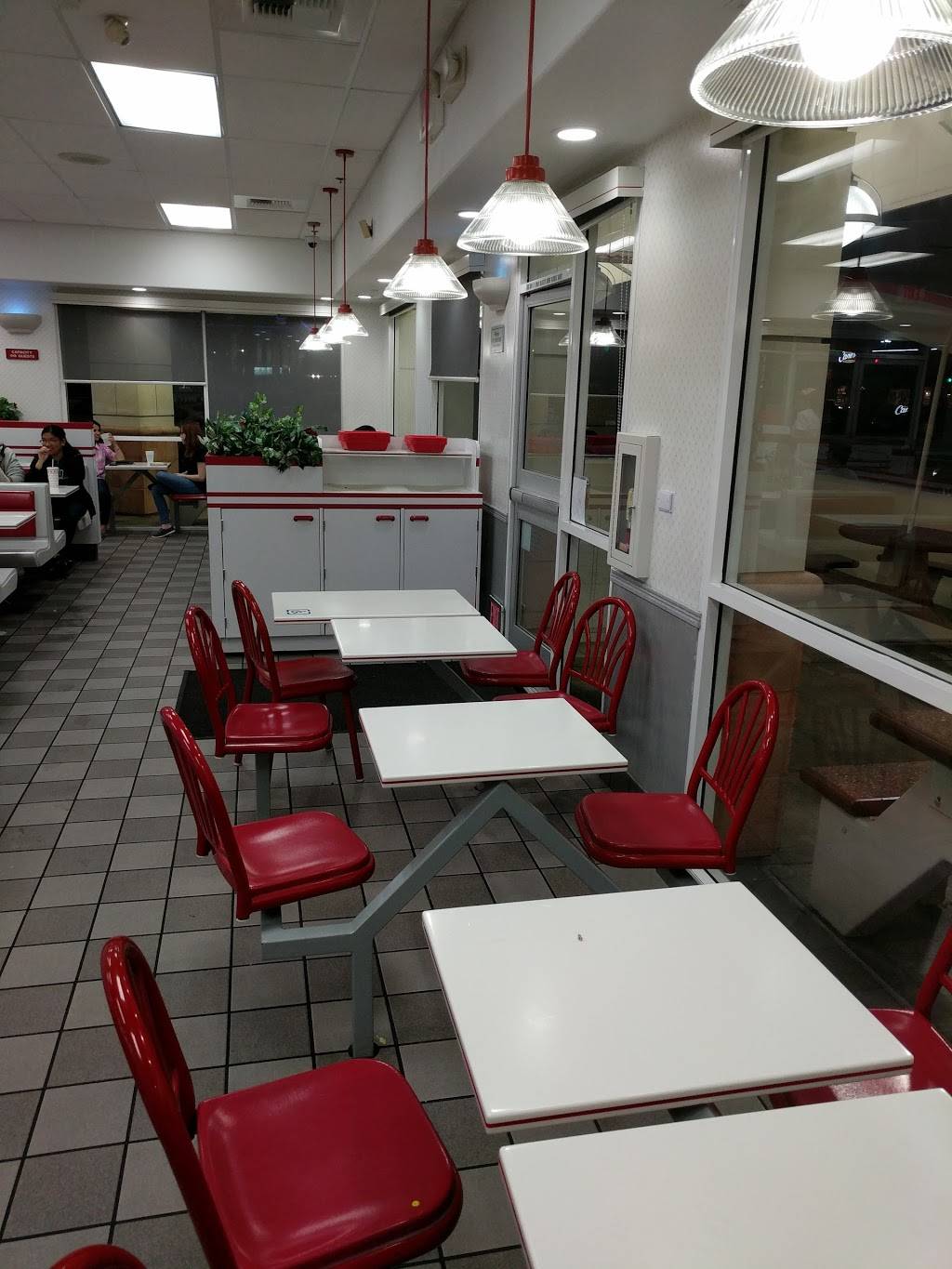 In-N-Out Burger | restaurant | 24001 Avenida De La Carlota, Laguna Hills, CA 92653, USA | 8007861000 OR +1 800-786-1000