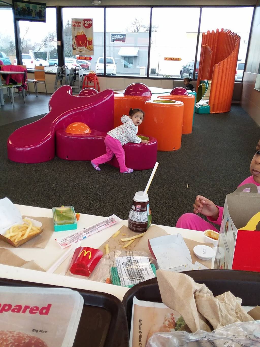 McDonalds | cafe | 908 W Perkins Ave, Sandusky, OH 44870, USA | 4196241709 OR +1 419-624-1709