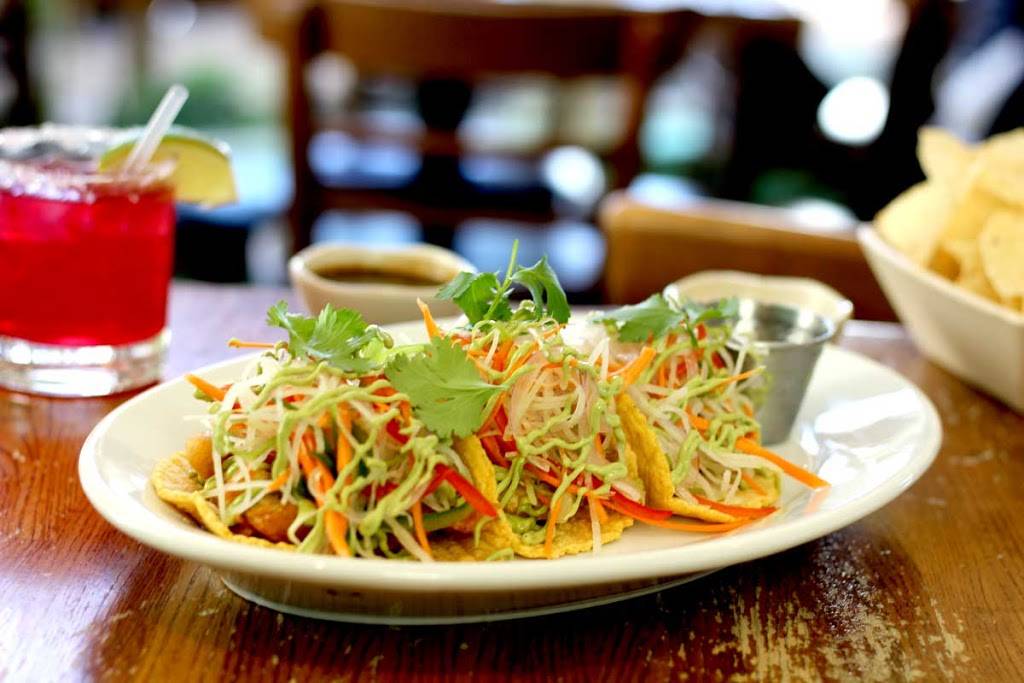 El Chile Cafe y Cantina | restaurant | 1809 Manor Rd, Austin, TX 78722, USA | 5124579900 OR +1 512-457-9900