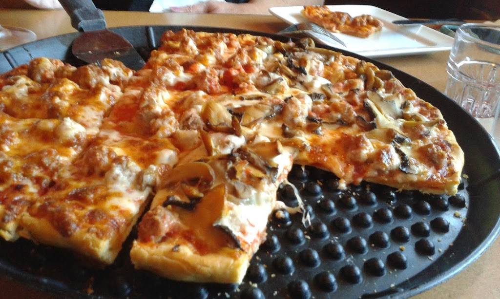 Home Run Inn Pizza | meal delivery | 6221 S Archer Ave, Chicago, IL 60638, USA | 7735819696 OR +1 773-581-9696