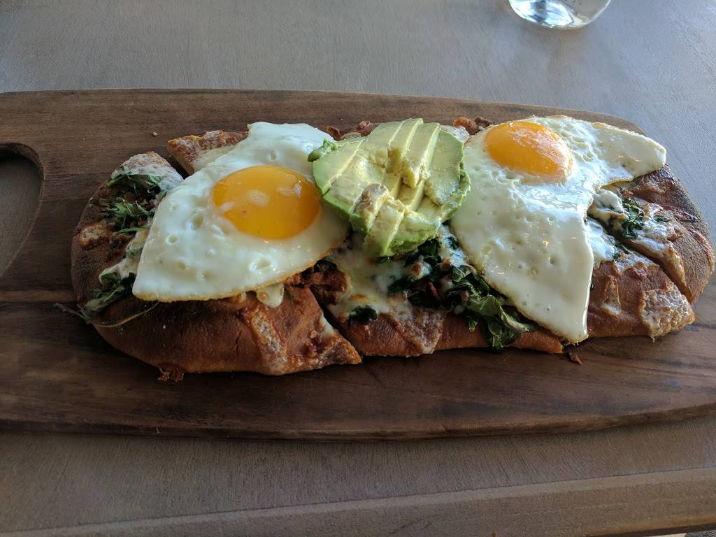 Salt Water Harborside Dining | restaurant | 49 Americas Cup Ave, Newport, RI 02840, USA | 4018483303 OR +1 401-848-3303