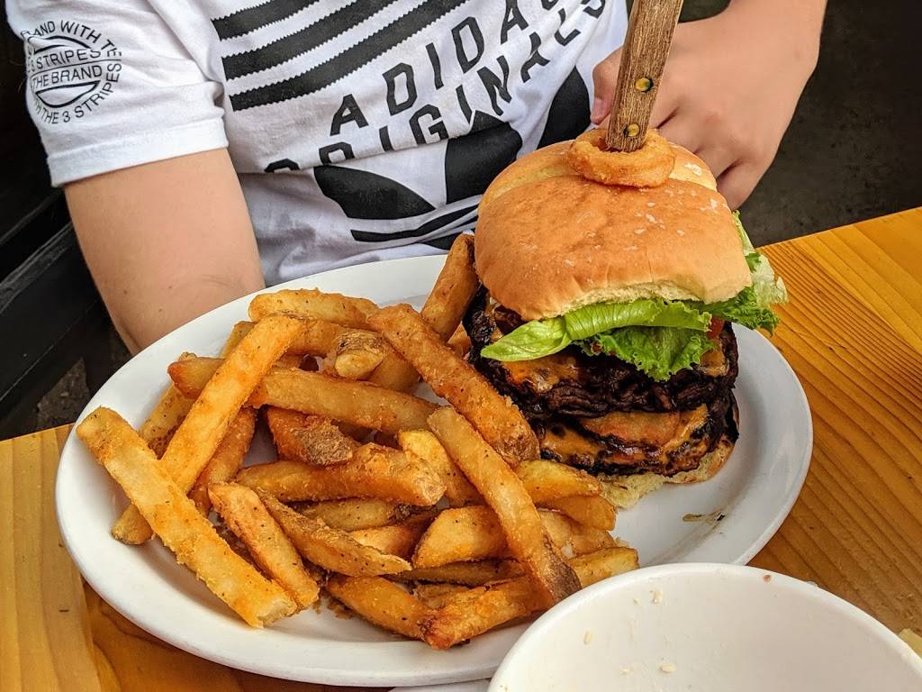 Solas Grill | restaurant | 107 Lakeshore Blvd N, Sauble Beach, ON N0H 2G0, Canada | 5194221524 OR +1 519-422-1524