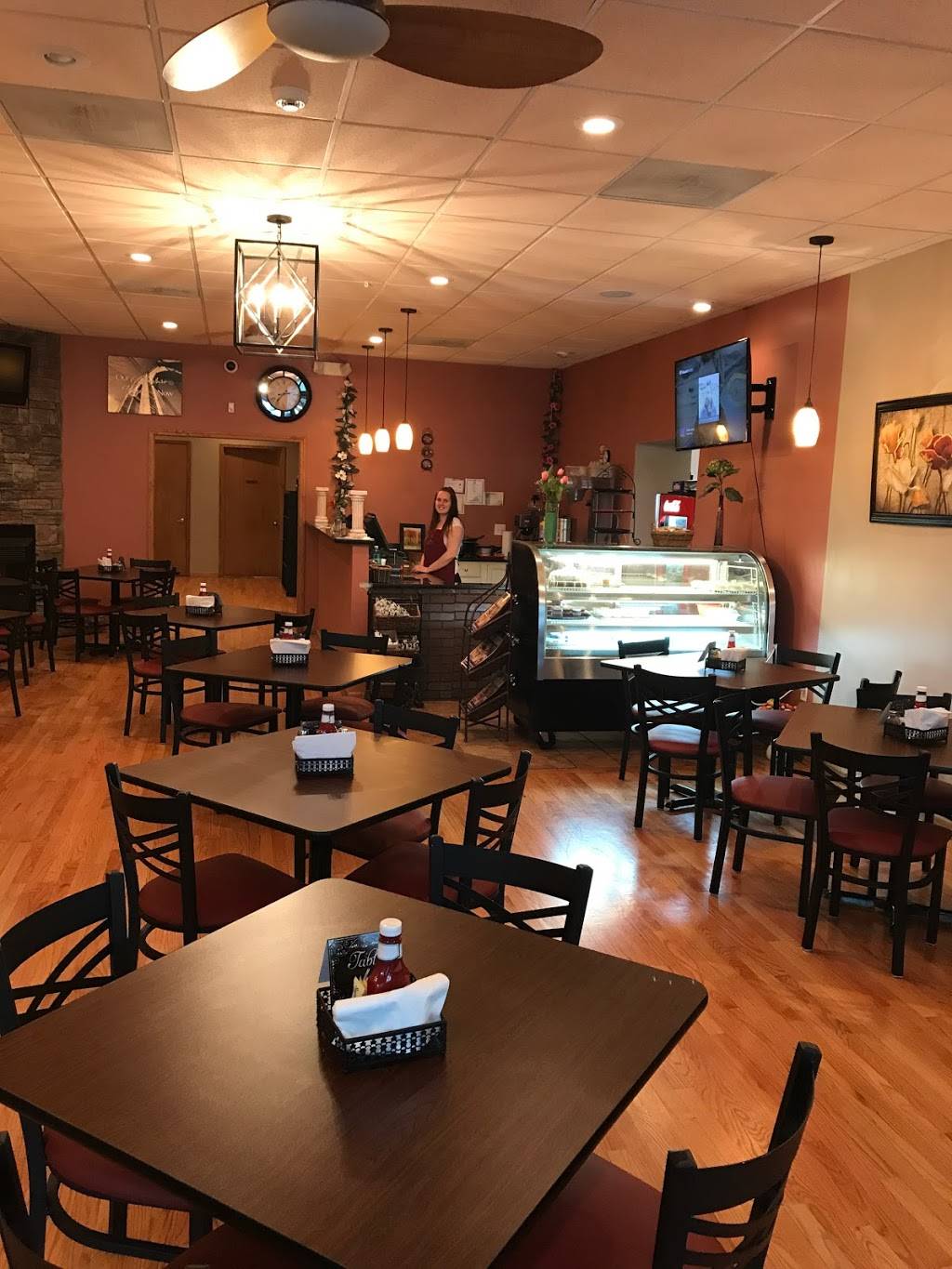 Italian Garden | restaurant | 104 N Main St, Galax, VA 24333, USA | 2762383366 OR +1 276-238-3366