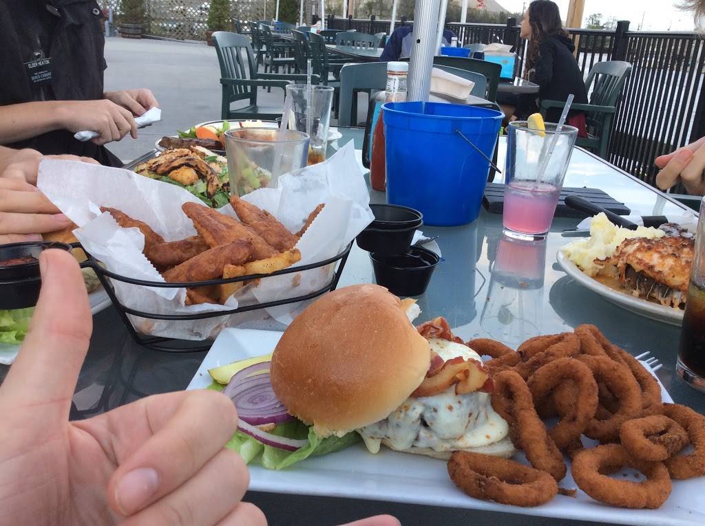 Bayview | restaurant | 25 Van Brunt Rd, Far Rockaway, NY 11693, USA | 7189452525 OR +1 718-945-2525