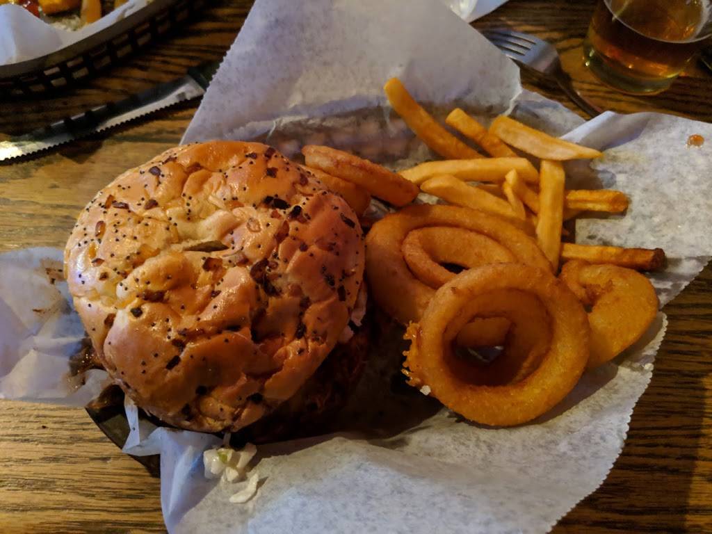 Fenders Bar & Grill | restaurant | 20 Wabash St, Milan, MI 48160, USA | 7344393474 OR +1 734-439-3474