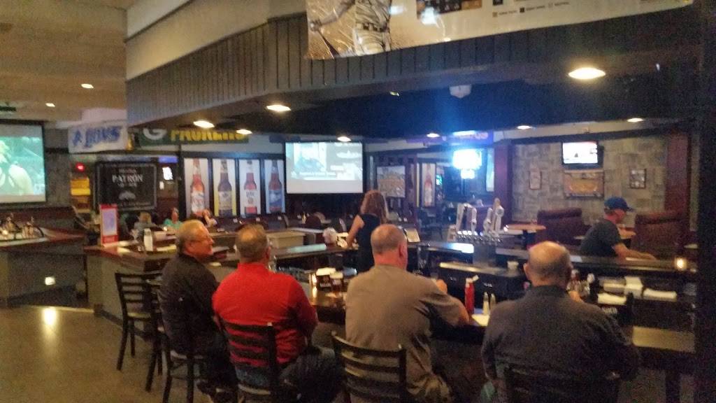 Aviator Sports Bar & Grille | restaurant | 5105 S Howell Ave, Milwaukee, WI 53207, USA | 4148313666 OR +1 414-831-3666