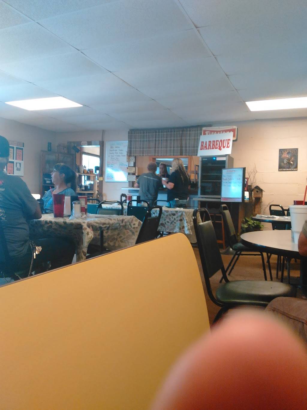 Whistle Stop | restaurant | 30 S College St, Byhalia, MS 38611, USA | 6628381000 OR +1 662-838-1000