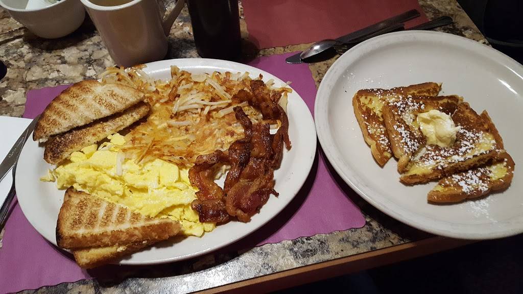 Bergen Farm Market Family Restaurant | restaurant | 90 S Lake Ave, Bergen, NY 14416, USA | 5854941320 OR +1 585-494-1320