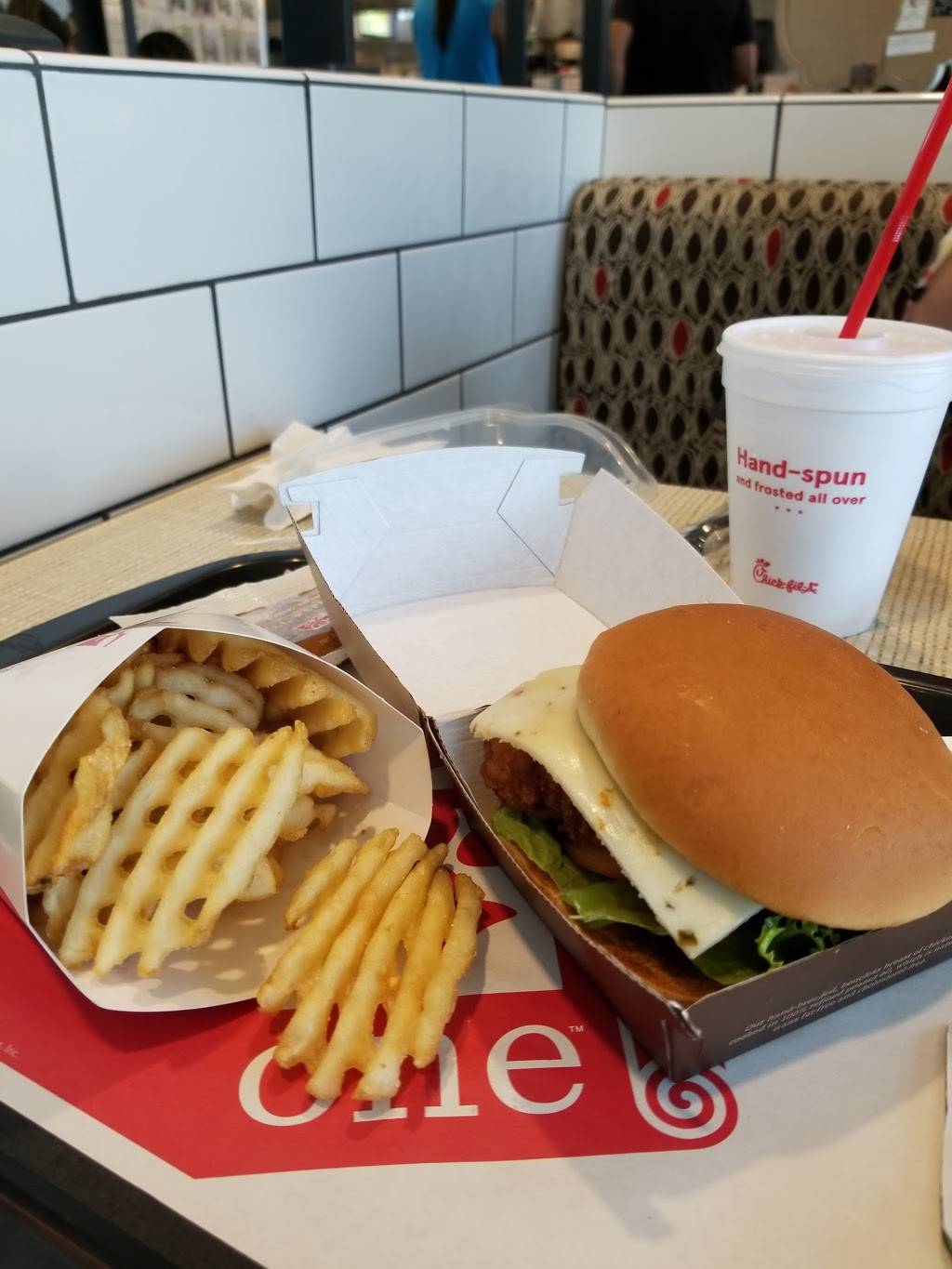 Chick-fil-A | restaurant | 3500 Dodge St, Dubuque, IA 52003, USA | 5635560423 OR +1 563-556-0423