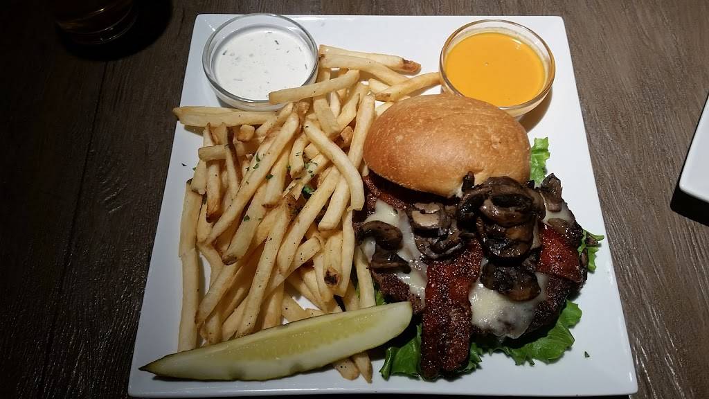 Karl Strauss Brewing Company | restaurant | 2390 E Orangewood Ave #100, Anaheim, CA 92806, USA | 7149401772 OR +1 714-940-1772