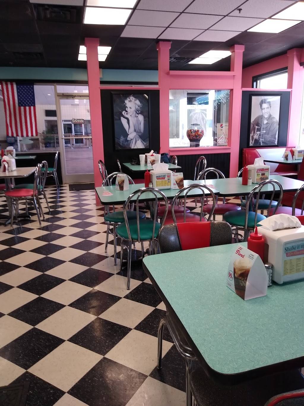 Hwy 55 Burgers Shakes & Fries | restaurant | 8700 Emerald Dr, Emerald Isle, NC 28594, USA | 2523547100 OR +1 252-354-7100