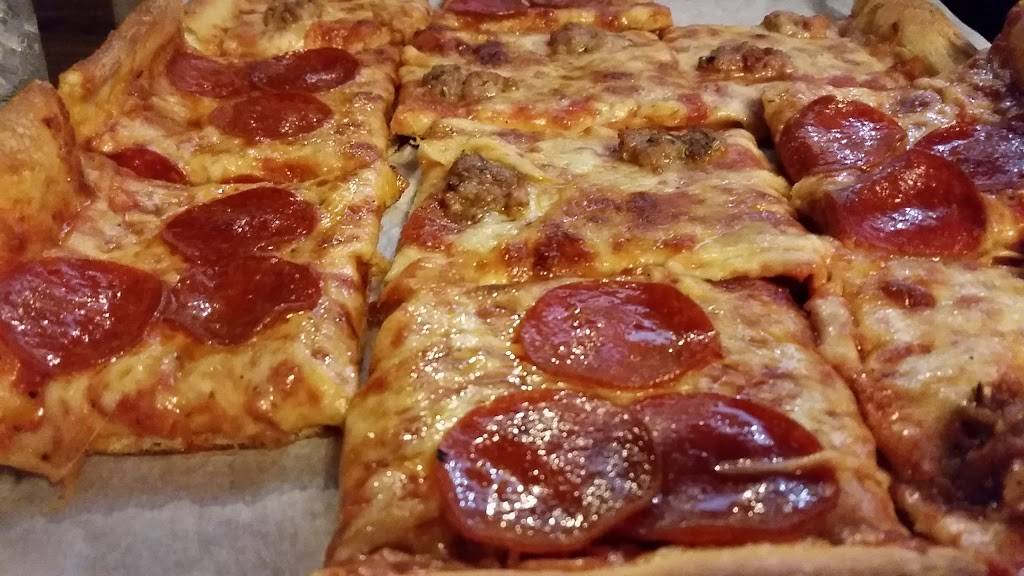 Farinacci Pizza | restaurant | 9385 Olde 8 Rd, Northfield, OH 44067, USA | 3304677919 OR +1 330-467-7919