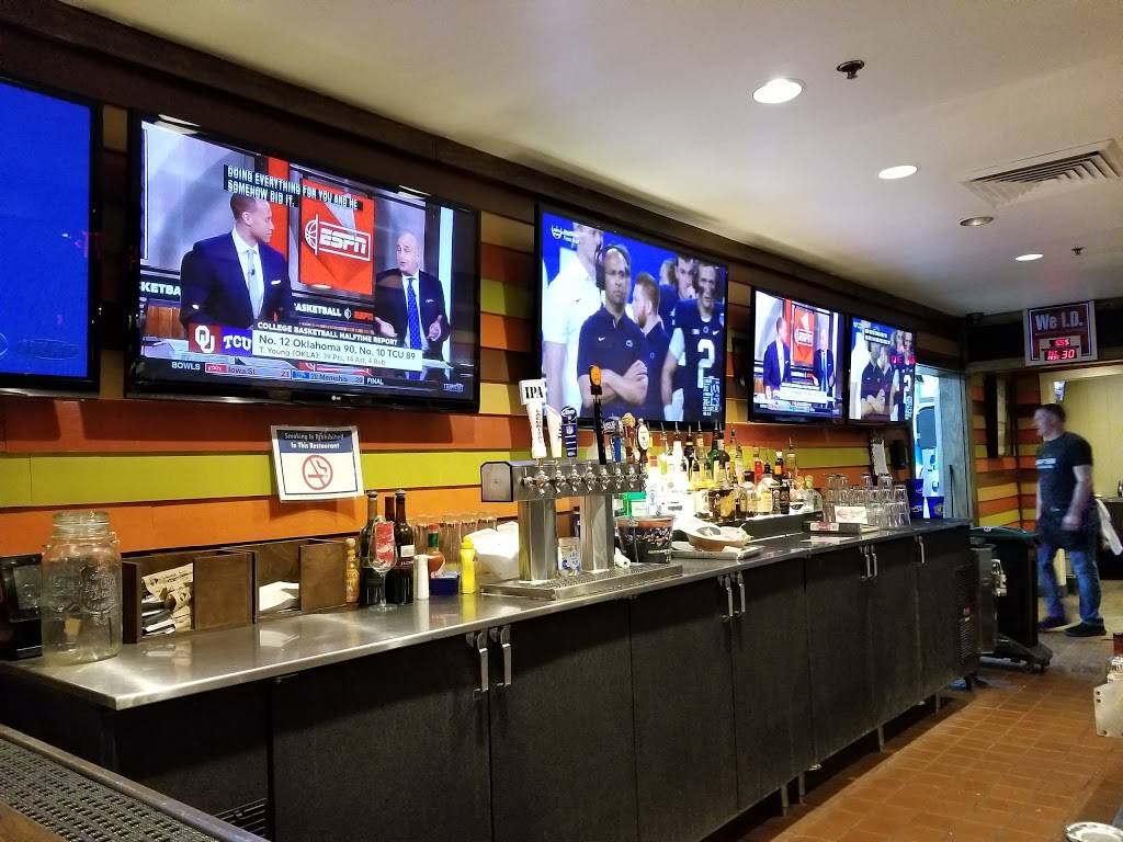 Chilis Grill & Bar | meal takeaway | 940 E Lewis and Clark Pkwy, Clarksville, IN 47129, USA | 8126703000 OR +1 812-670-3000