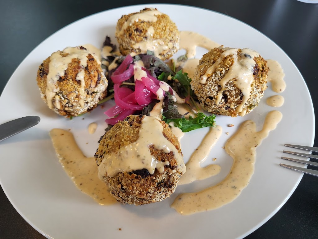 Makin Groceries | restaurant | 871 B Howard Ave, Biloxi, MS 39530, USA | 2283134187 OR +1 228-313-4187