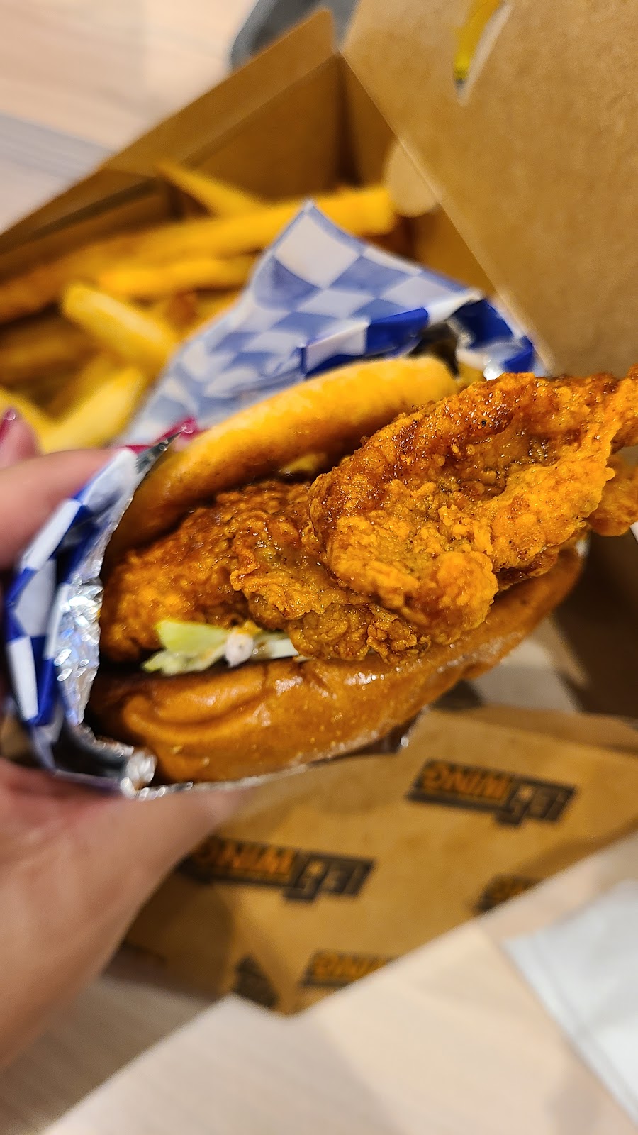 Left Wing | restaurant | 3825 Alton Pkwy, Irvine, CA 92606, USA | 9492658582 OR +1 949-265-8582