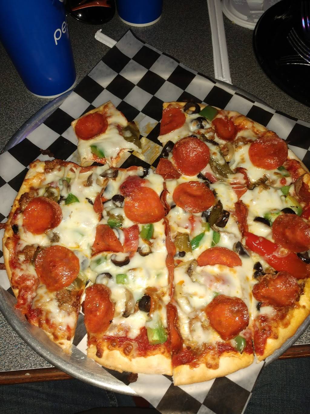 Coriglianos Pizza | restaurant | 701 N Lincoln St, Knoxville, IA 50138, USA | 6418423705 OR +1 641-842-3705
