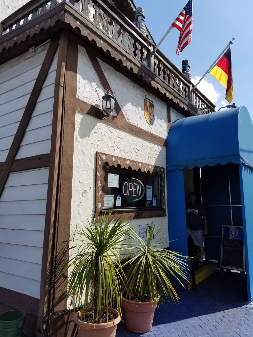 Peoria Hofbrau | restaurant | 2210 NE Jefferson St, Peoria, IL 61603, USA | 3096869739 OR +1 309-686-9739