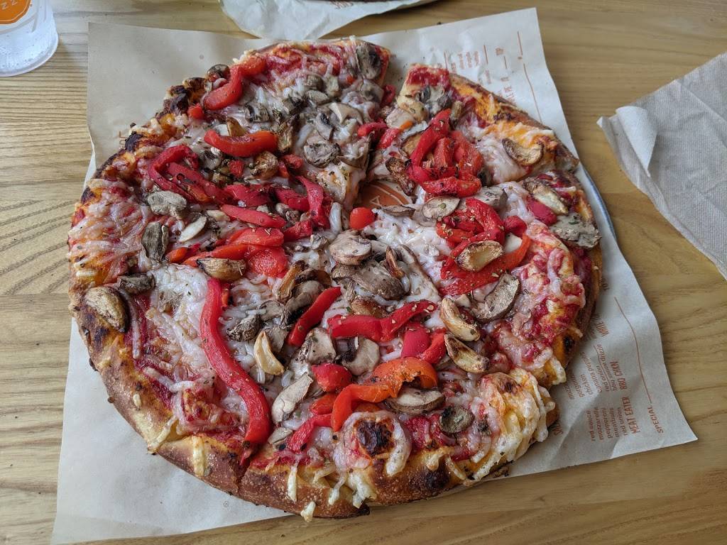 Blaze Pizza | meal takeaway | Marshalls Place, 5743 Widewaters Pkwy #400, Syracuse, NY 13214, USA | 3153960434 OR +1 315-396-0434
