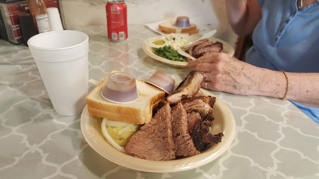 Mumphords Place Restaurant | restaurant | 1202 E Juan Linn St, Victoria, TX 77901, USA | 3614851112 OR +1 361-485-1112