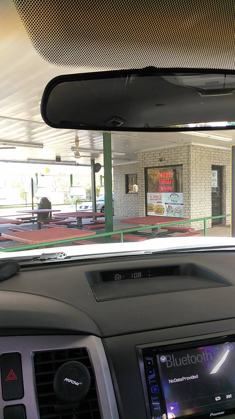 Sonic Drive-In | restaurant | 2412 S Zang Blvd, Dallas, TX 75224, USA | 2149462977 OR +1 214-946-2977