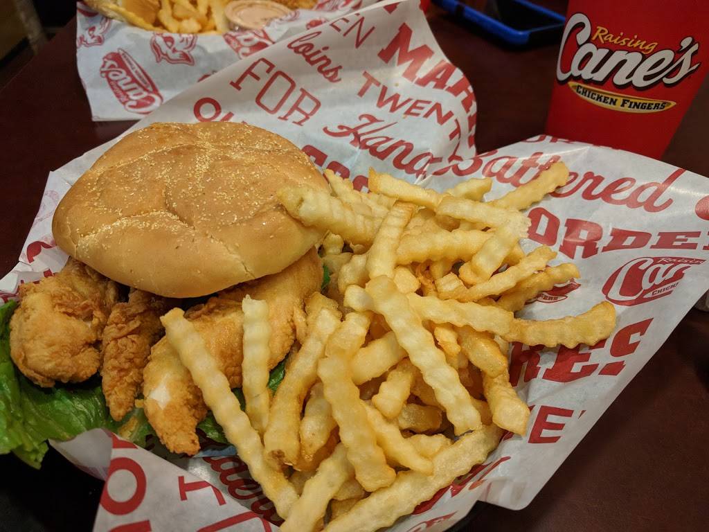 Raising Canes Chicken Fingers | meal takeaway | 5132 N High St, Columbus, OH 43214, USA | 6143967316 OR +1 614-396-7316