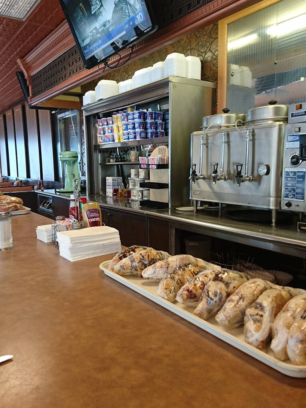 Llanerch Diner | restaurant | 95 E Township Line Rd, Upper Darby, PA 19082, USA | 6107896057 OR +1 610-789-6057