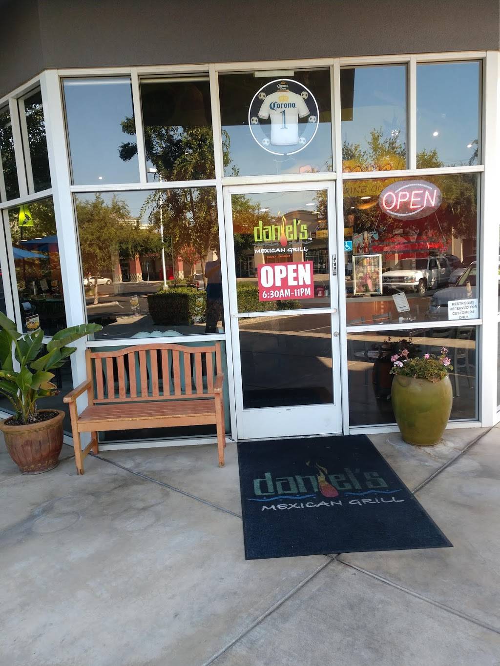 Daniels Mexican Grill | restaurant | 801 N Reed Ave, Reedley, CA 93654, USA | 5596430500 OR +1 559-643-0500