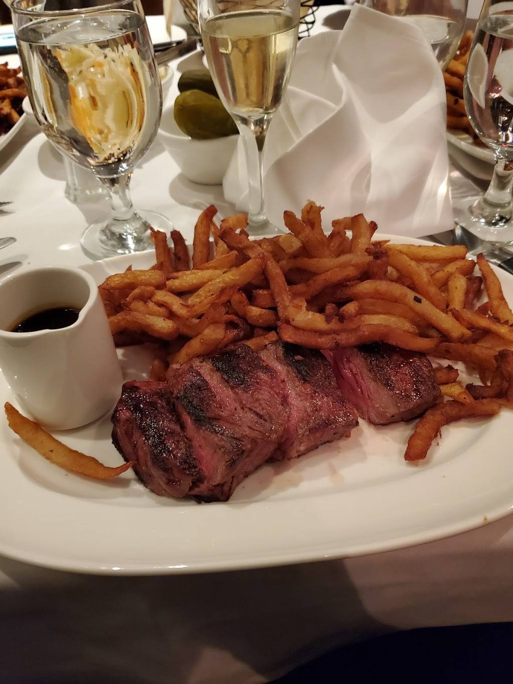 Moishes | restaurant | 3961 Boul St-Laurent, Montréal, QC H2W 1Y4, Canada | 5148453509 OR +1 514-845-3509