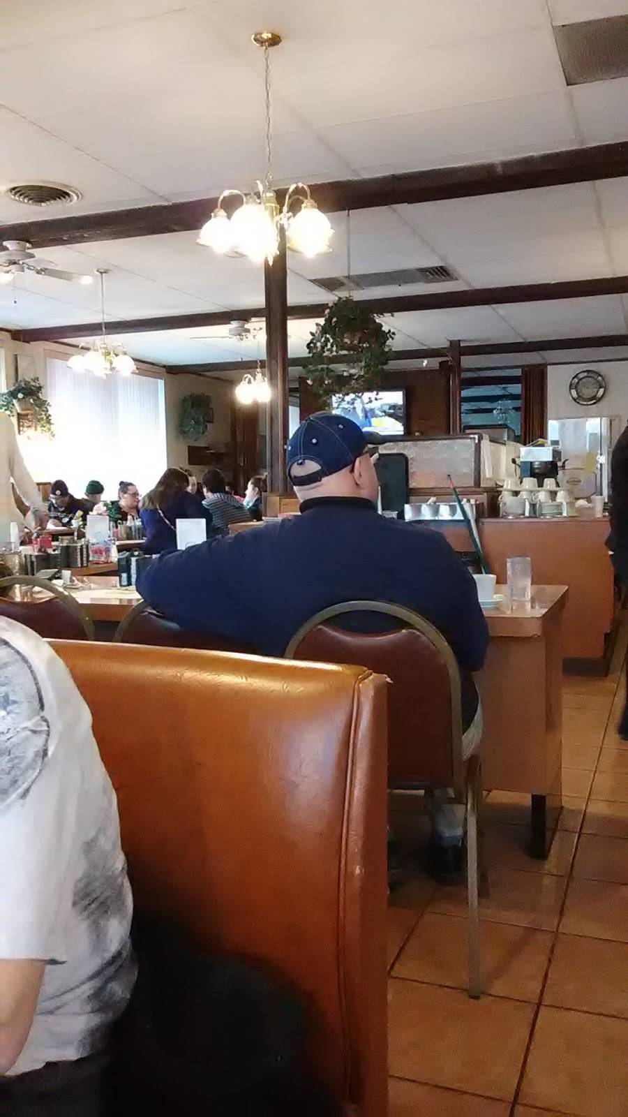 Georges Family Restaurant | restaurant | 2170 N Ridge Rd, Elyria, OH 44035, USA | 4402775838 OR +1 440-277-5838