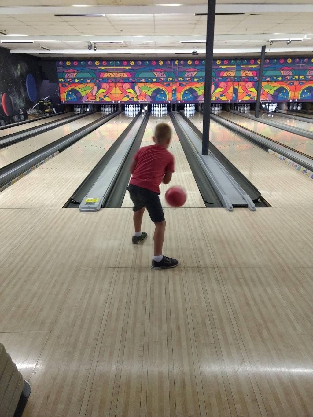 Premier Lanes | restaurant | 33151 23 Mile Rd, New Baltimore, MI 48047, USA | 5867252228 OR +1 586-725-2228