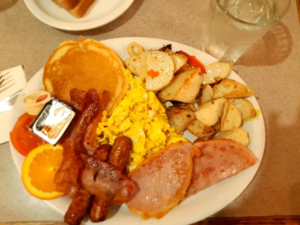 The Olde Red Hen Restaurant | restaurant | 146 Hurontario St, Collingwood, ON L9Y 2L8, Canada | 7054462514 OR +1 705-446-2514