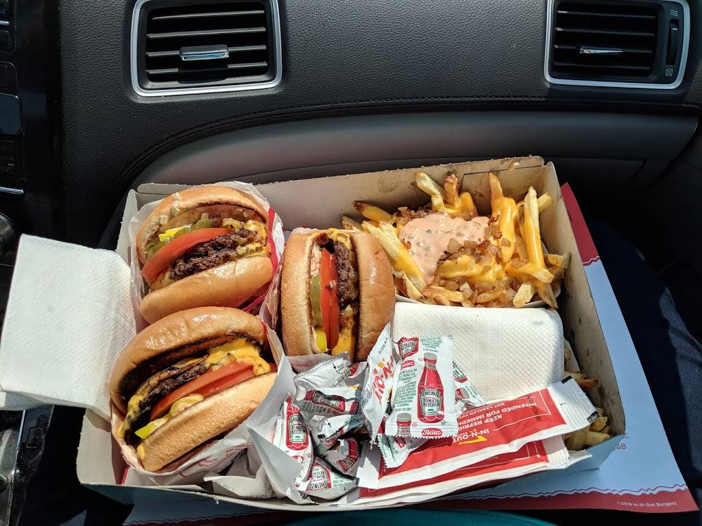 In-N-Out Burger | restaurant | 5820 Bellflower Blvd, Lakewood, CA 90713, USA | 8007861000 OR +1 800-786-1000