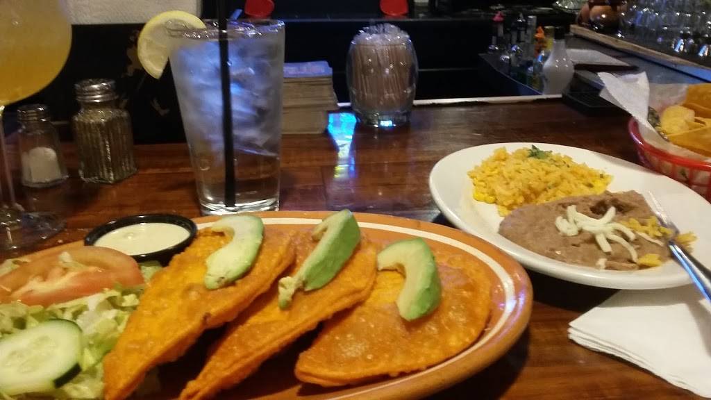 Famous Rivera Grill | restaurant | 7313 Lancaster Pike, Hockessin, DE 19707, USA | 3026357361 OR +1 302-635-7361