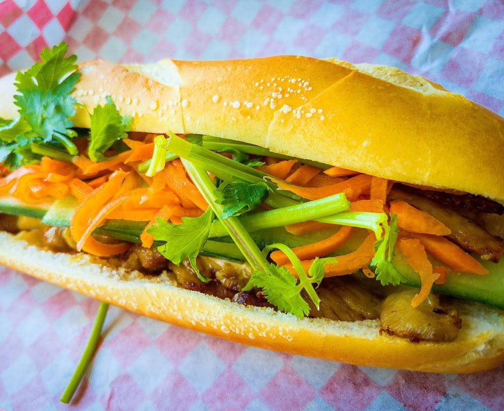 Banh Mi Metro | restaurant | 2055 Lawrence Ave E, Scarborough, ON M1R 2Z4, Canada | 4167509979 OR +1 416-750-9979