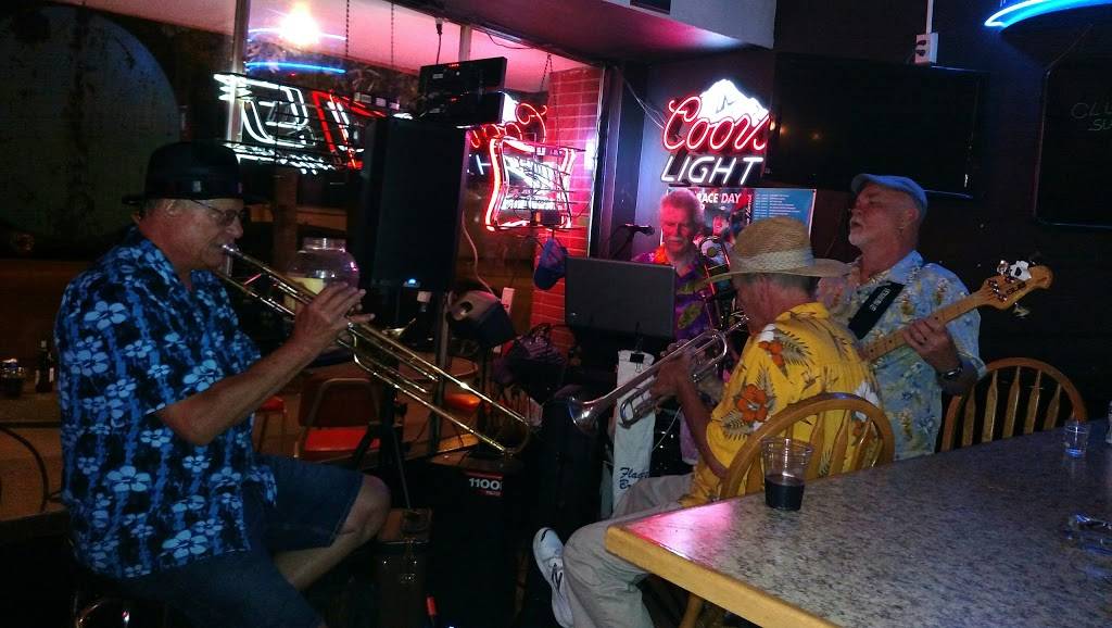 Red Men Club | restaurant | 211 E Main St, New Albany, IN 47150, USA | 8129445263 OR +1 812-944-5263