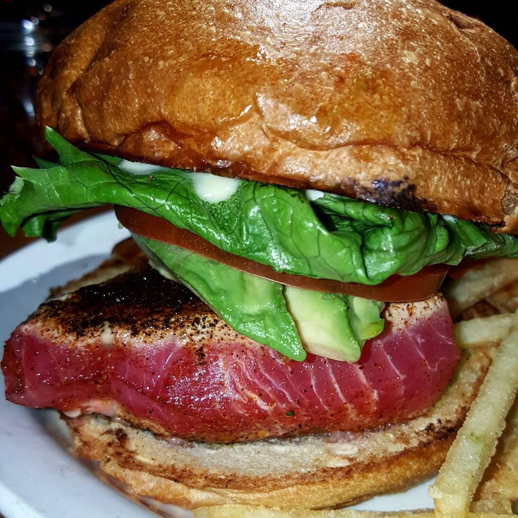 Huntington Beach Beer Company | restaurant | 201 Main St #E, Huntington Beach, CA 92648, USA | 7149605343 OR +1 714-960-5343