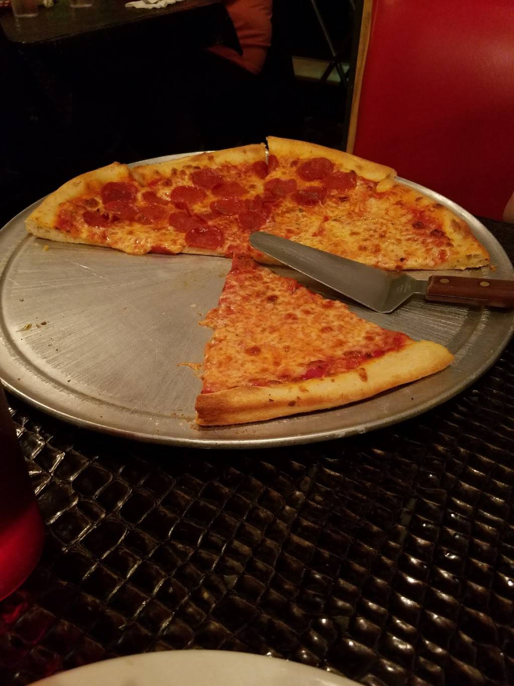 Francescos Pizzeria | restaurant | 617 W Liberty St, Hubbard, OH 44425, USA | 3305348811 OR +1 330-534-8811