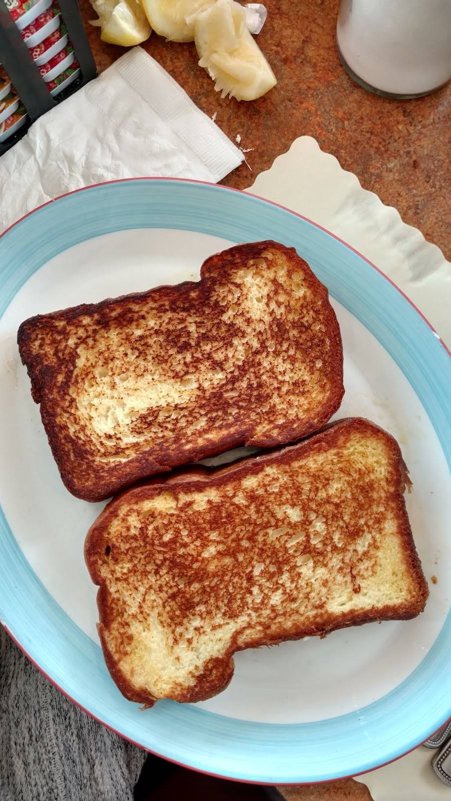 Metro 29 Diner | restaurant | 4711 Lee Hwy, Arlington, VA 22207, USA | 7035282464 OR +1 703-528-2464