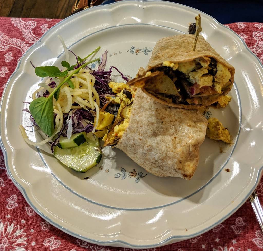 Blue Phoenix Cáfe and Market | restaurant | 110 West E Washington St, Lexington, VA 24450, USA | 5404618306 OR +1 540-461-8306