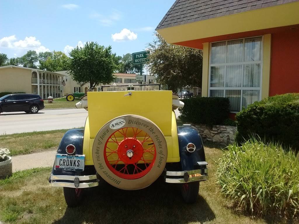 Cronks Cafe | night club | 812 4th Ave S, Denison, IA 51442, USA | 7122634191 OR +1 712-263-4191