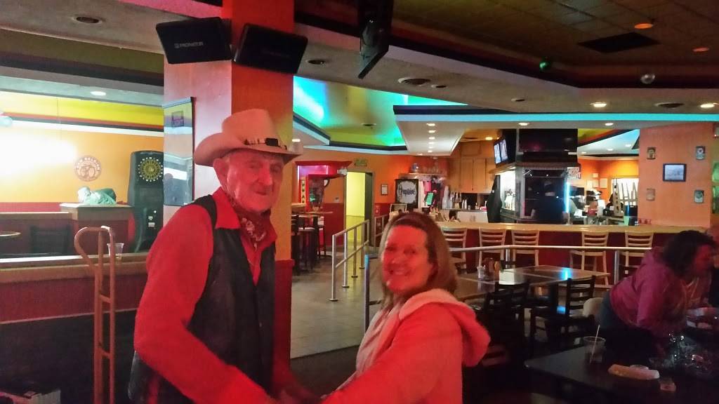 Blaze Pub & Grub | restaurant | 1920 E 53rd St, Anderson, IN 46013, USA | 7656429336 OR +1 765-642-9336