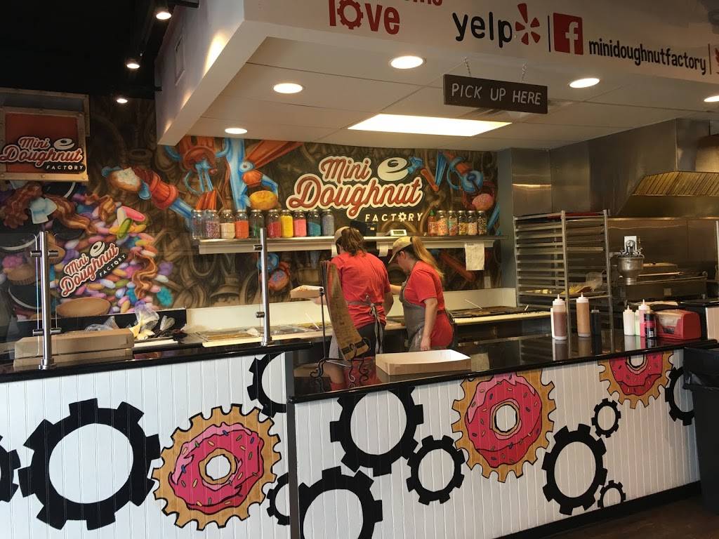 PDQ Restaurant | restaurant | 2207 S Dale Mabry Hwy, Tampa, FL 33629, USA | 8132547373 OR +1 813-254-7373