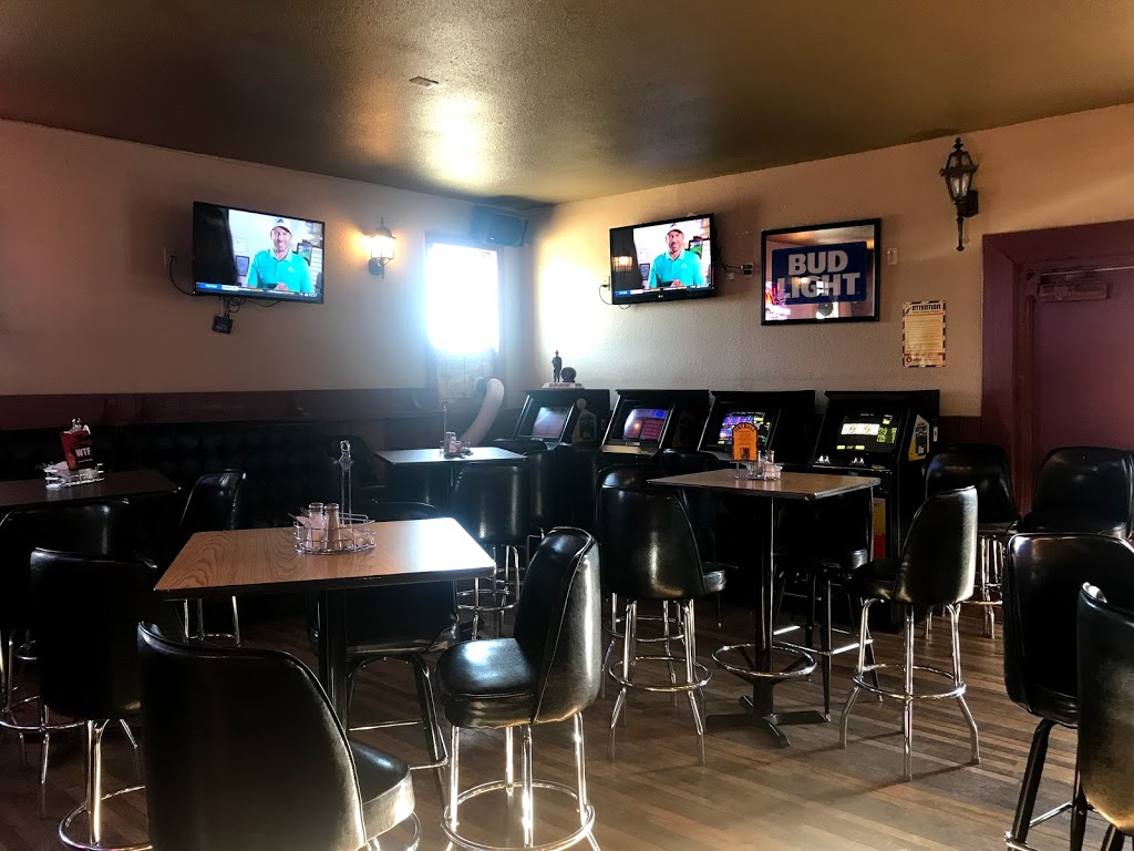 Hickory Street Kitchen & Cocktails | restaurant | 10 7th Ave W, Sisseton, SD 57262, USA | 6056982070 OR +1 605-698-2070