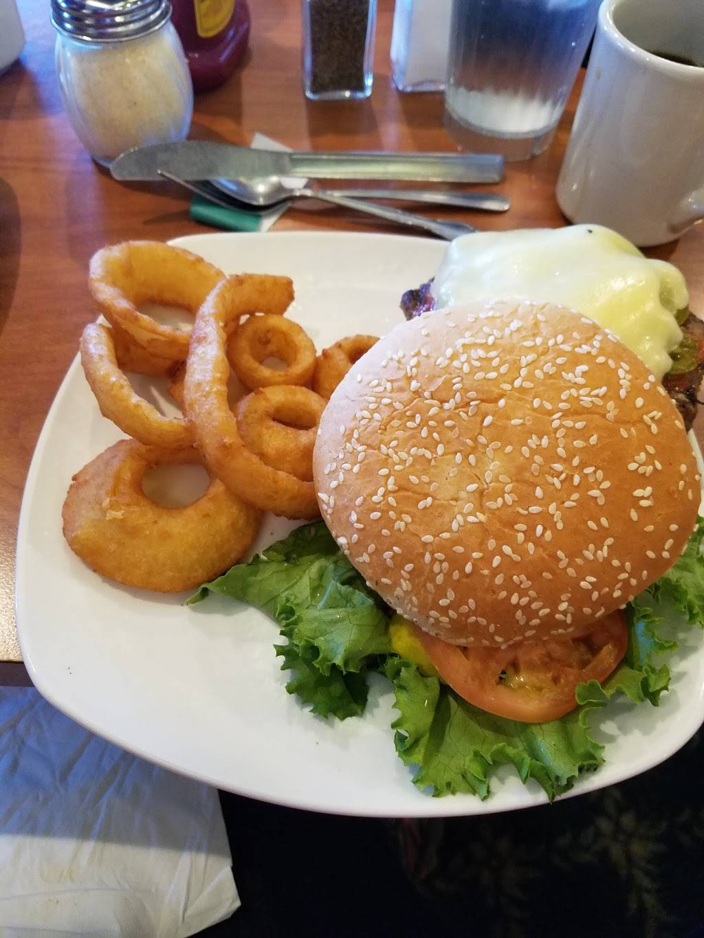 Silver Dollar Restaurant | restaurant | 102 Stagecoach Trail, Yorkville, IL 60560, USA | 6305531835 OR +1 630-553-1835