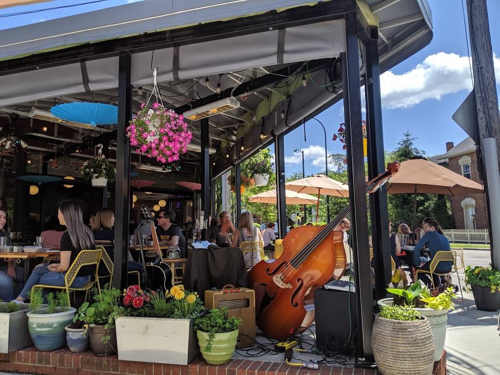 Detroit Street Filling Station | restaurant | 300 Detroit St, Ann Arbor, MI 48104, USA | 7342242161 OR +1 734-224-2161