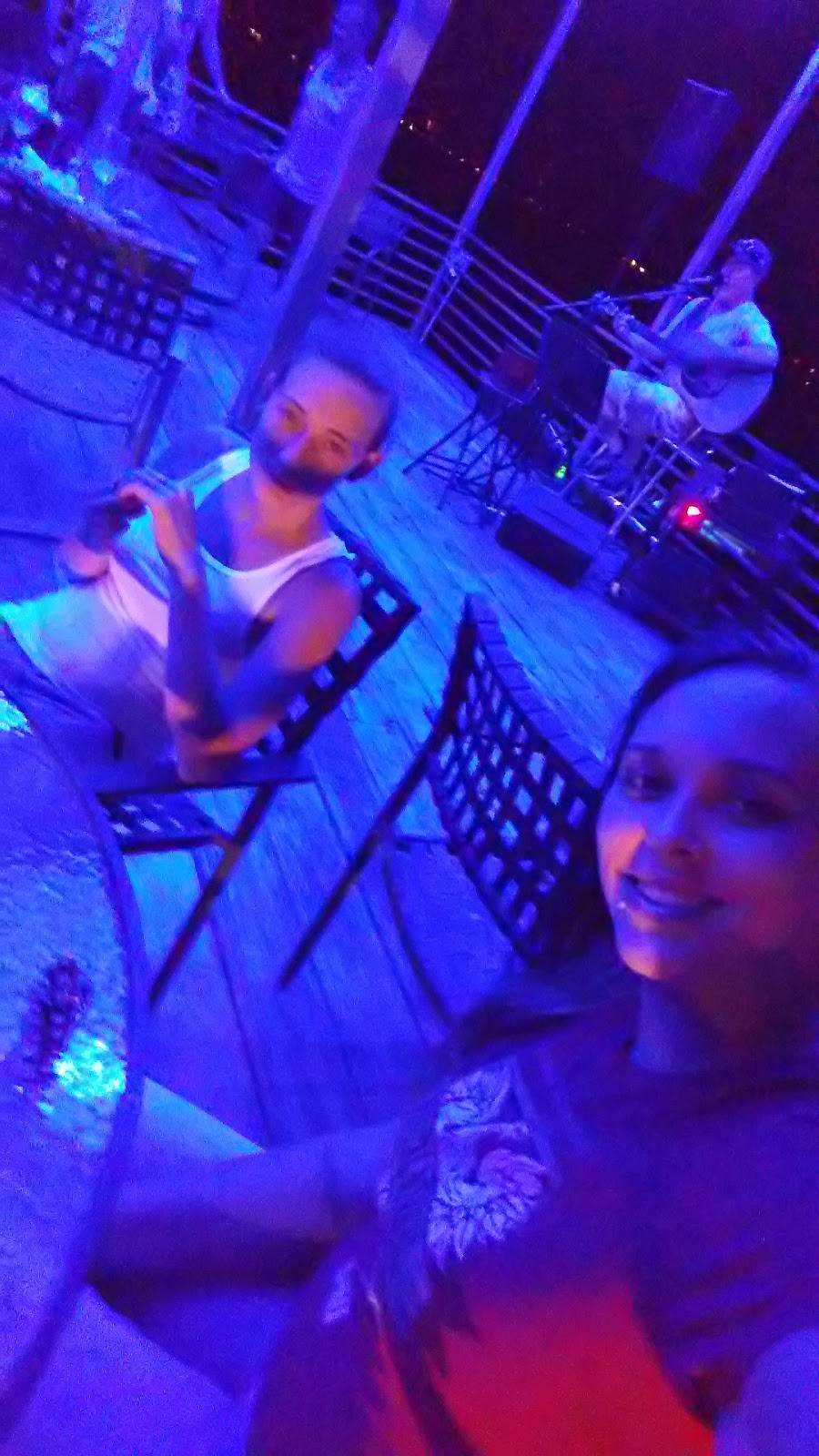 Tiki Hut | restaurant | 1937 Island Cir, Tool, TX 75143, USA | 9032899348 OR +1 903-289-9348