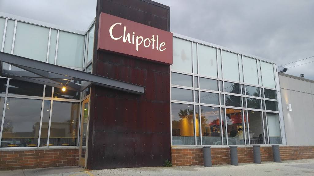 Chipotle Mexican Grill | restaurant | 3232 S 27th St, Milwaukee, WI 53215, USA | 4143891380 OR +1 414-389-1380