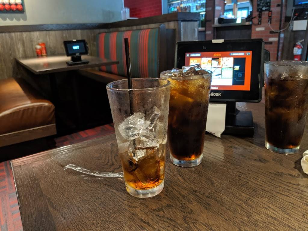 Red Robin Gourmet Burgers and Brews | restaurant | 8501 NW Prairie View Rd, Kansas City, MO 64153, USA | 8163818553 OR +1 816-381-8553