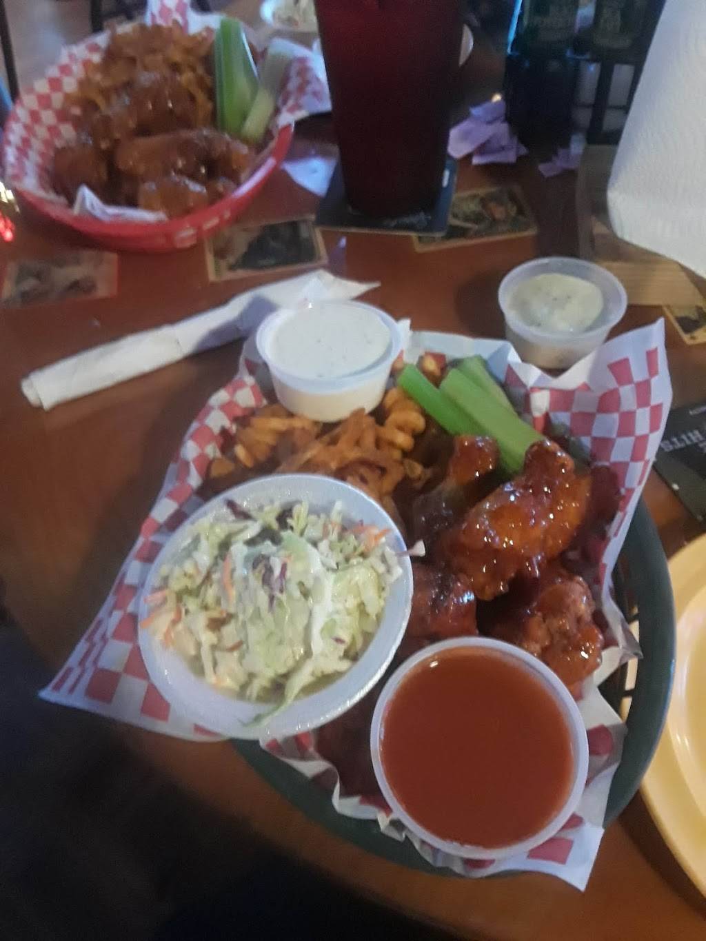 RJs Bar & Grille | restaurant | 5025 E Fowler Ave, Tampa, FL 33617, USA | 8134435380 OR +1 813-443-5380